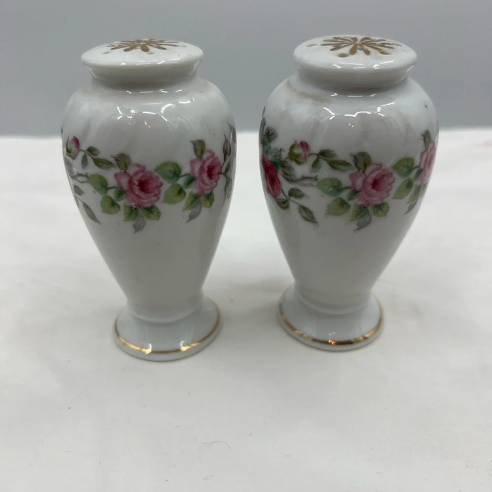 Japan Swirl China Pattern Vanity Salt and Pepper shakers